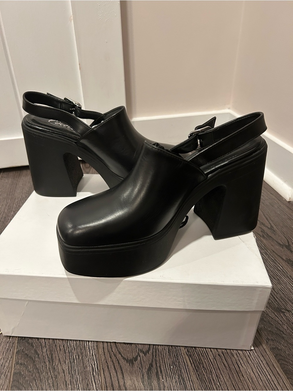New in box L’intervalle Black Platform Women's Chunky Block Heel 37